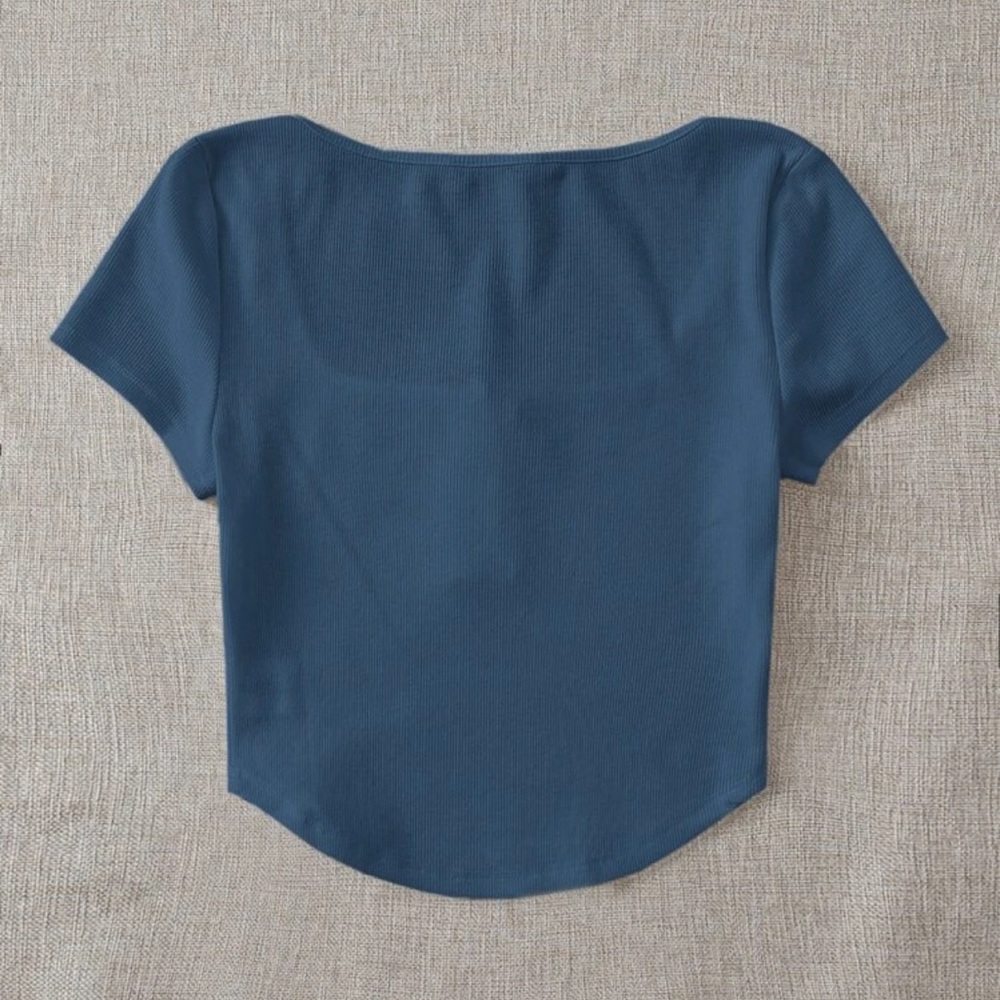 Plus Crop Top - Picture 2 of 3